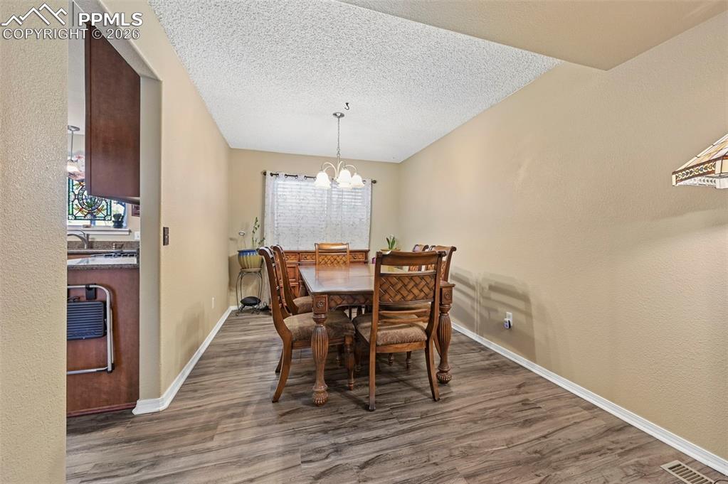 Image 10 of 47: Dining Area