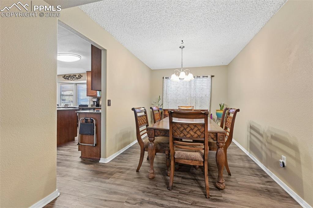 Image 11 of 47: Dining Area