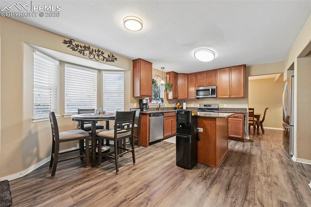 Image 15 of 47: Kitchen