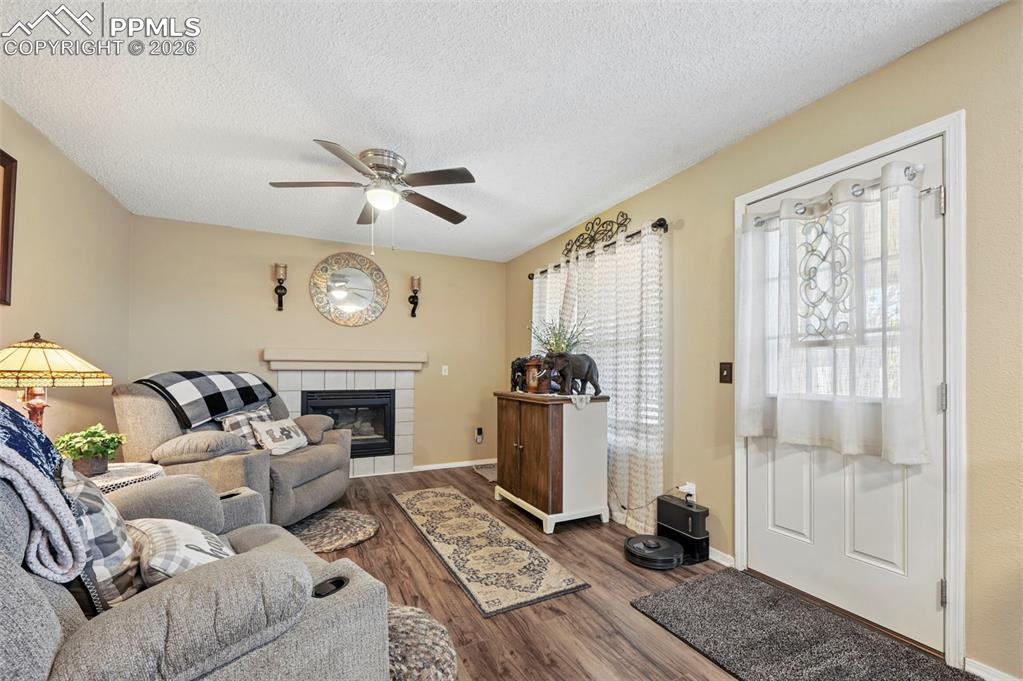 Image 17 of 47: Family Room