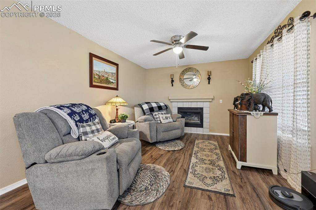 Image 18 of 47: Family Room