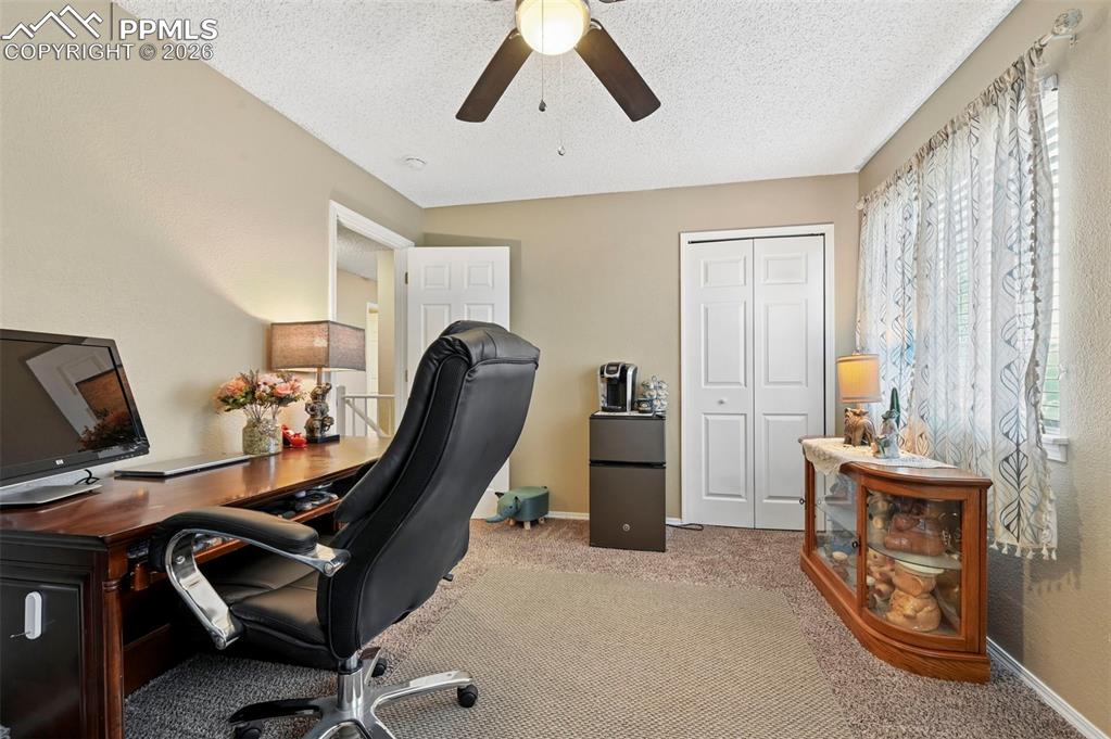 Image 25 of 47: Office