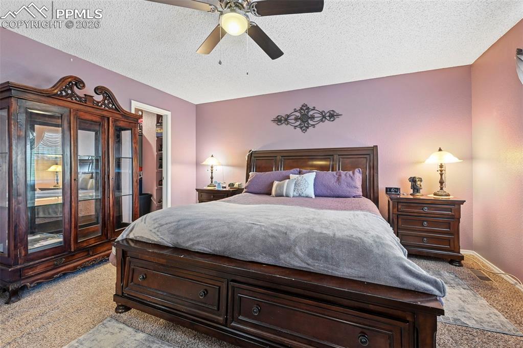 Image 31 of 47: Bedroom