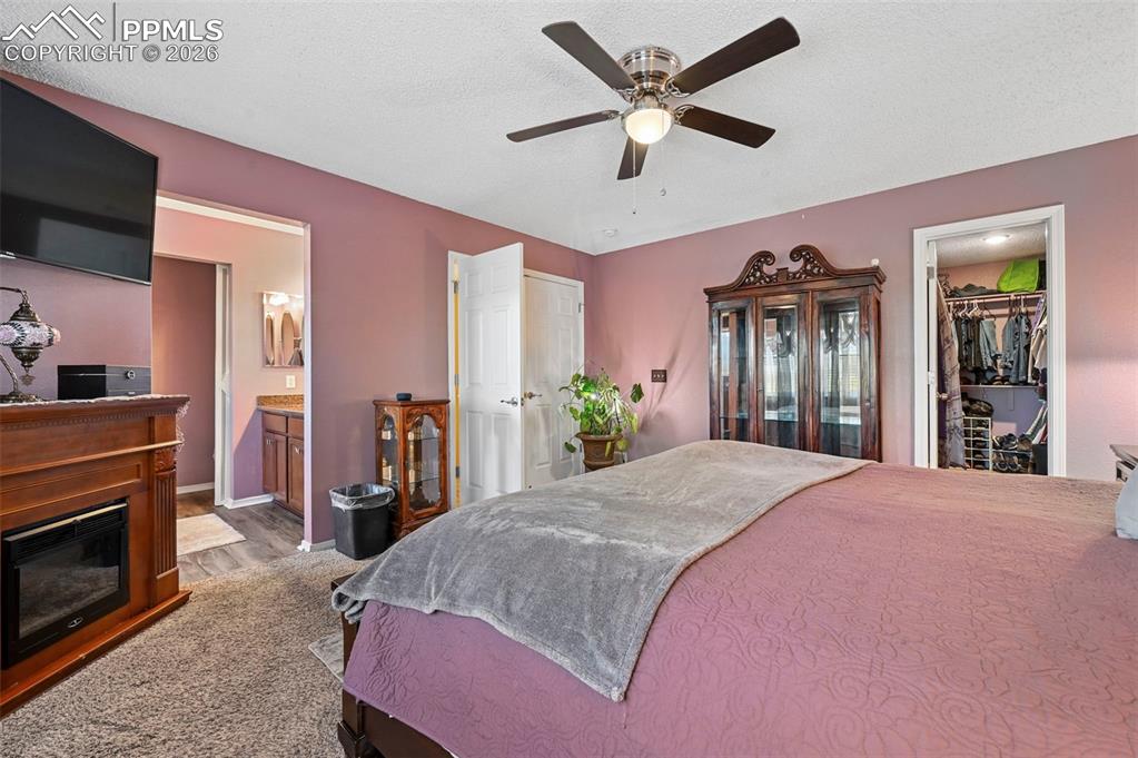 Image 33 of 47: Bedroom