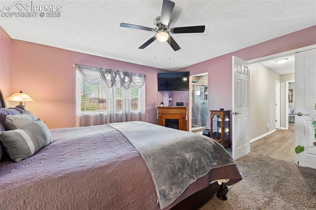 Image 34 of 47: Bedroom