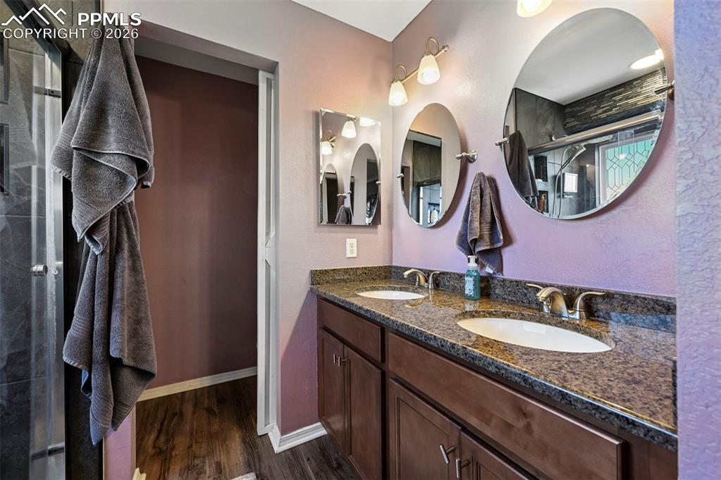 Image 35 of 47: Bathroom