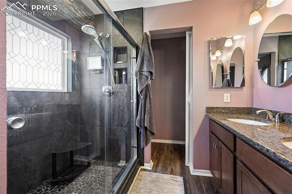 Image 36 of 47: Bathroom