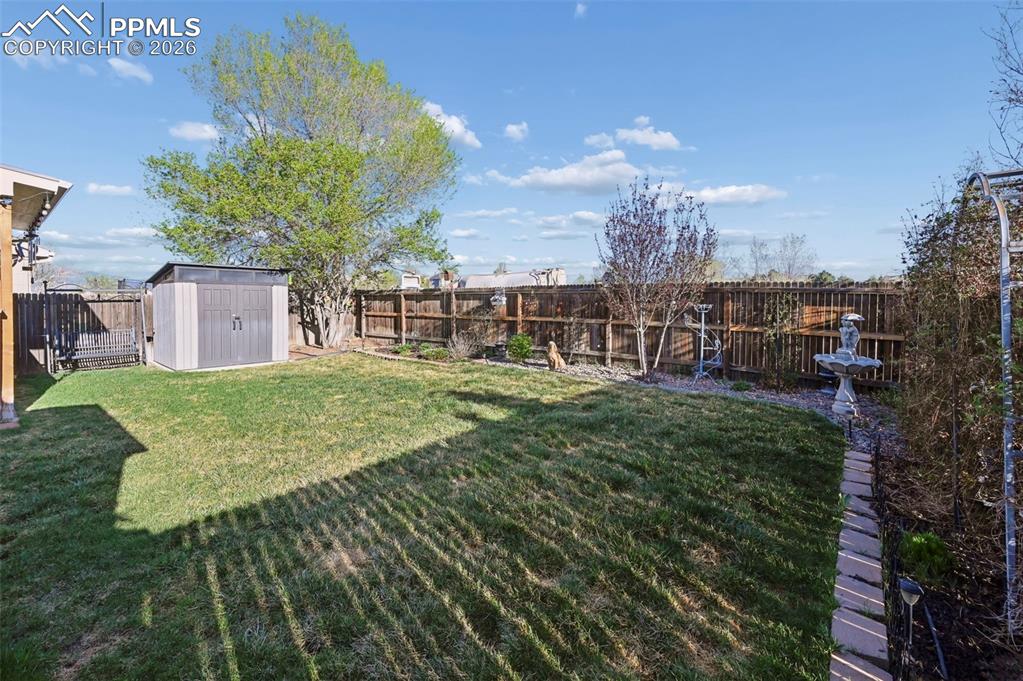 Image 38 of 47: Yard