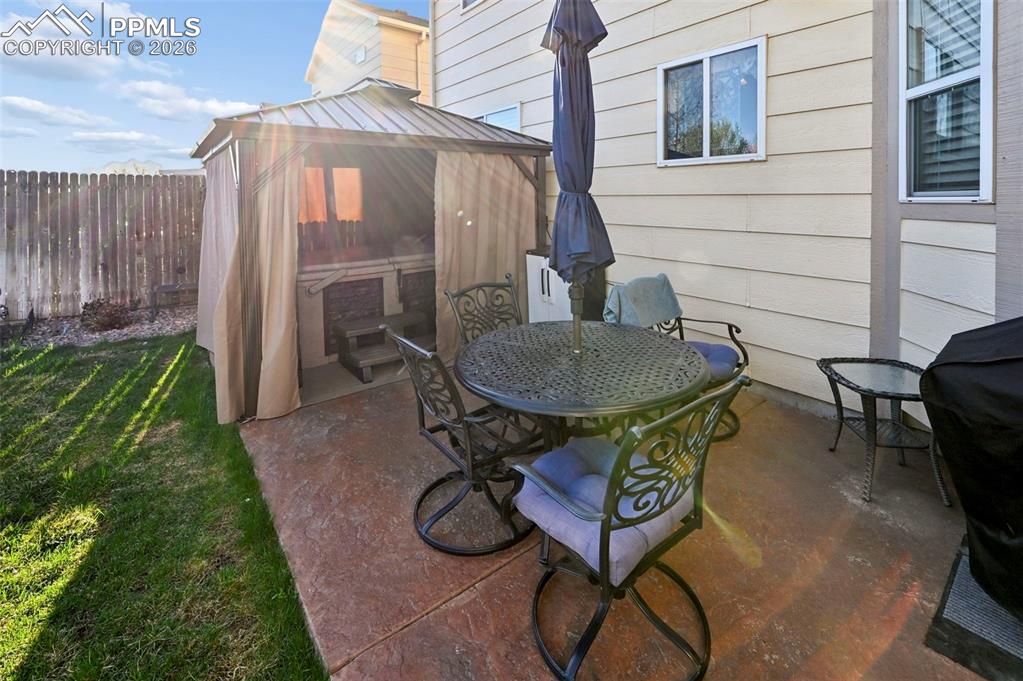 Image 40 of 47: Patio