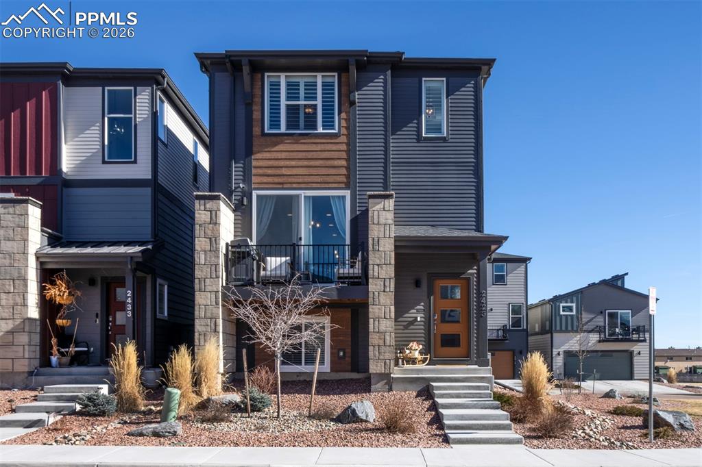 Image 1 of 39: Front of Structure