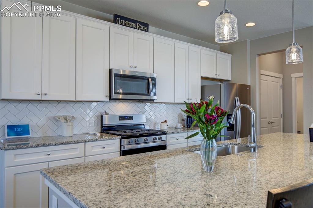 Image 16 of 39: Kitchen