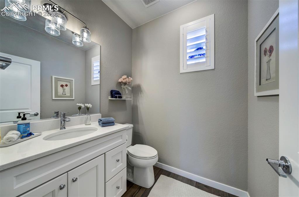 Image 18 of 39: Bathroom