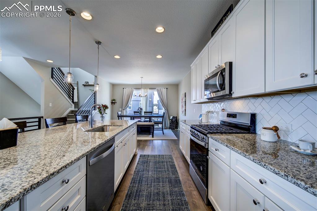 Image 9 of 39: Kitchen