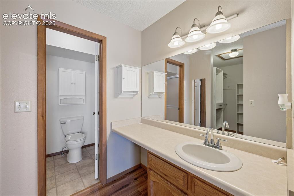 Image 16 of 35: Bathroom