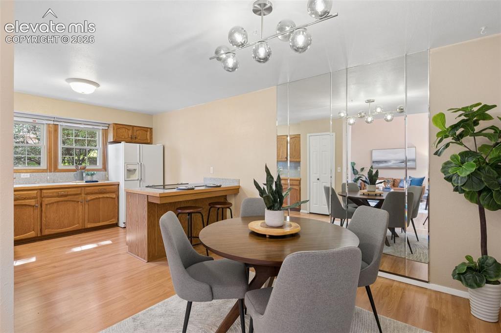 Image 6 of 35: Dining Area