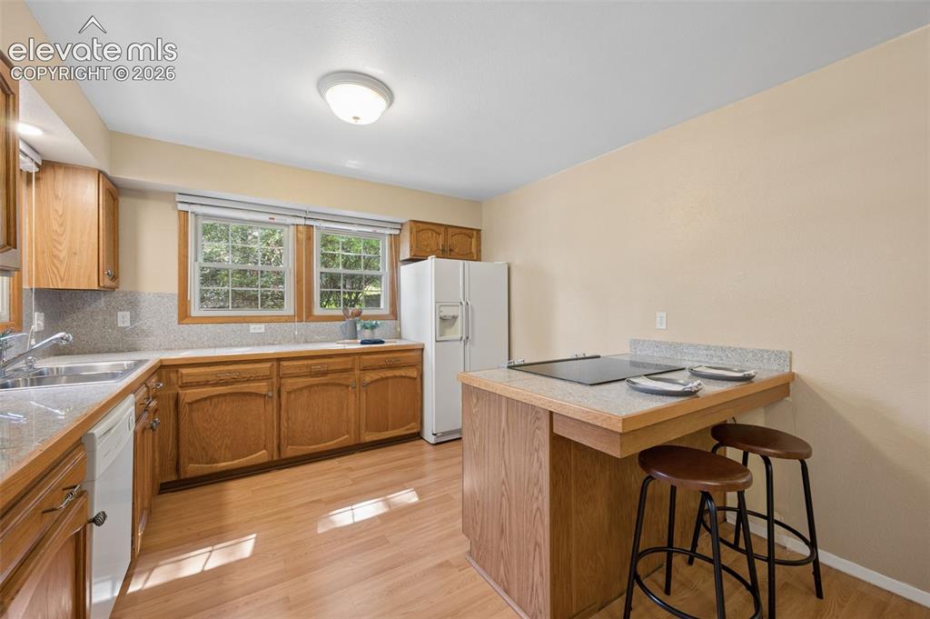 Image 7 of 35: Kitchen