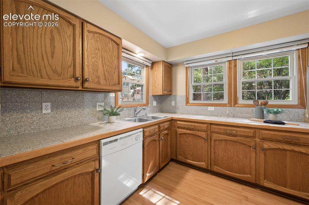 Image 8 of 35: Kitchen