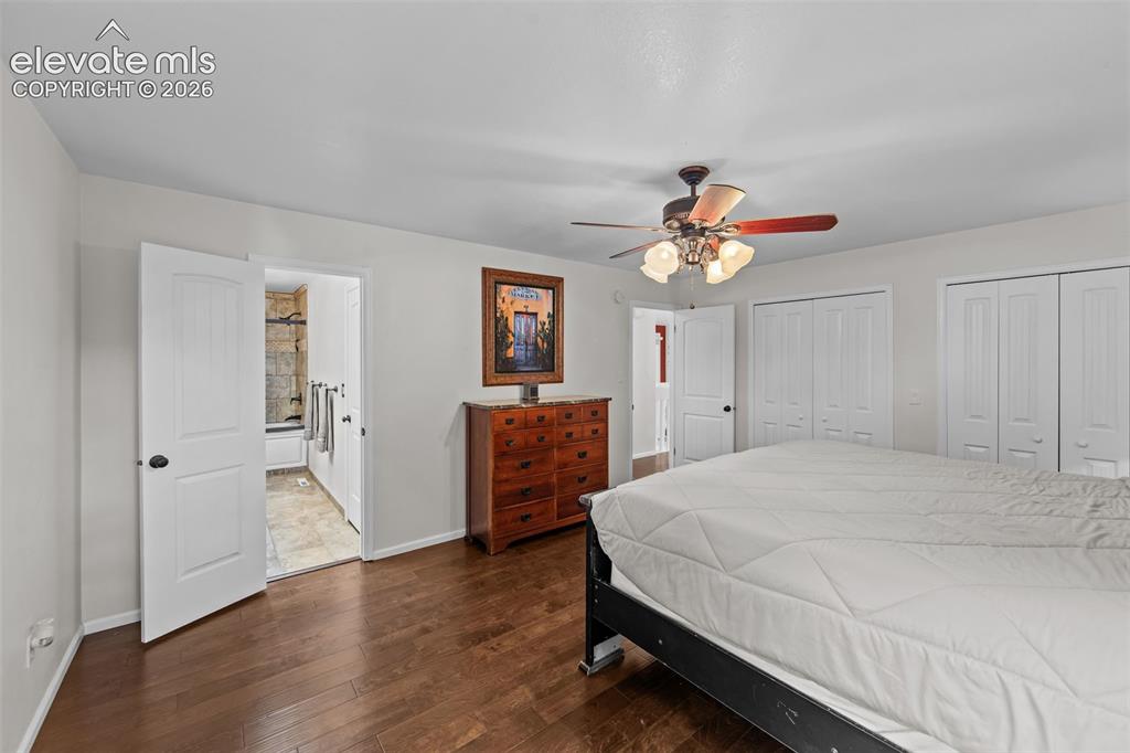 Image 18 of 45: Bedroom