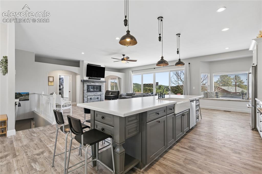 Image 19 of 47: Kitchen