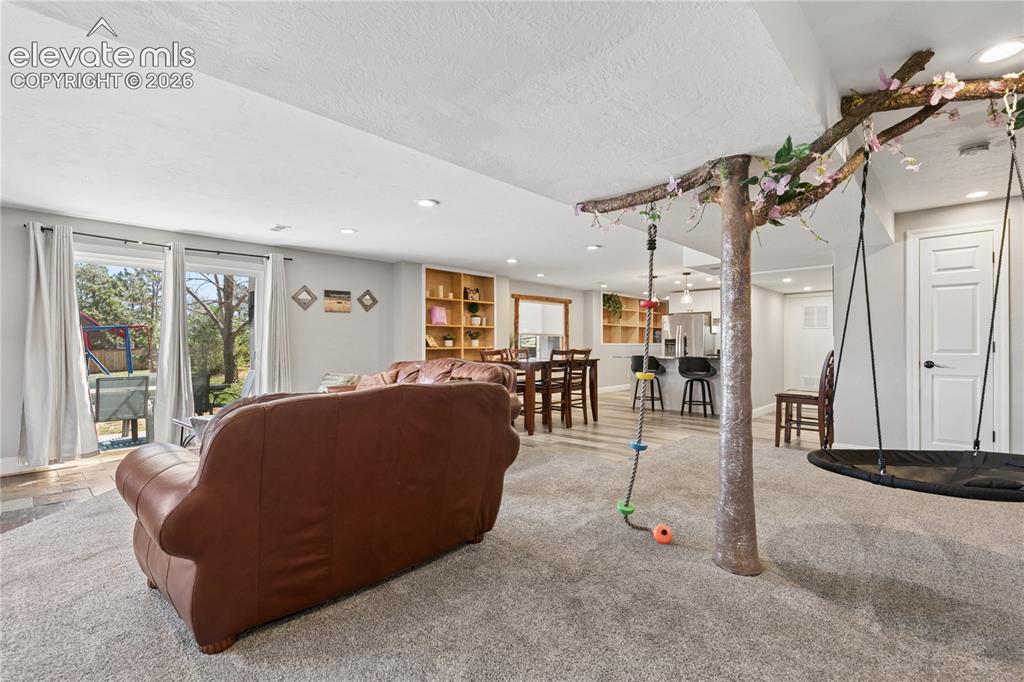 Image 32 of 47: Family Room
