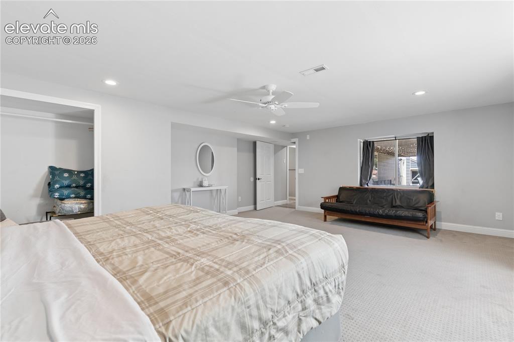 Image 41 of 47: Bedroom