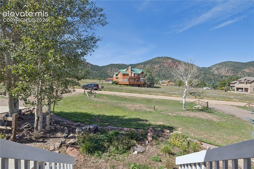 Image 9 of 47: Yard