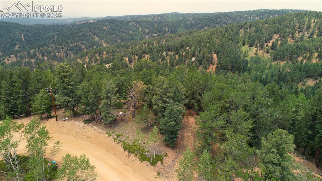 Image 2 of 37: Property has a circular driveway in place!