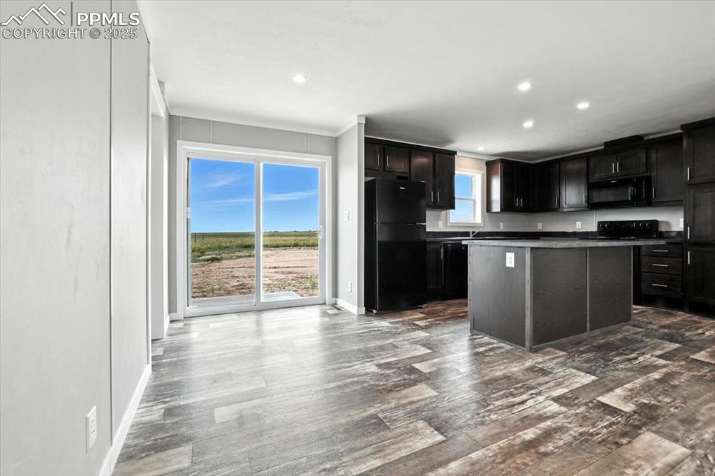 Image 8 of 24: Kitchen