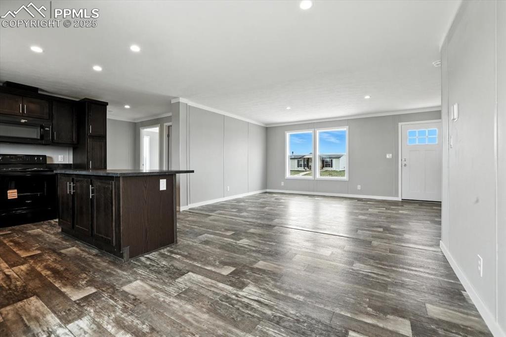 Image 9 of 24: Kitchen
