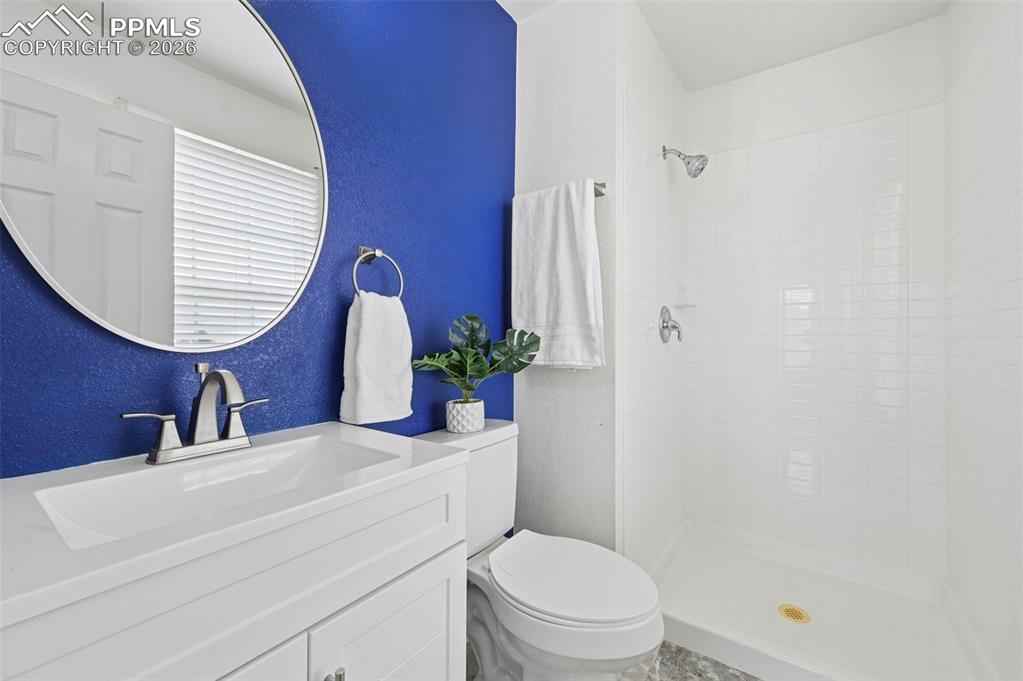 Image 17 of 33: Bathroom