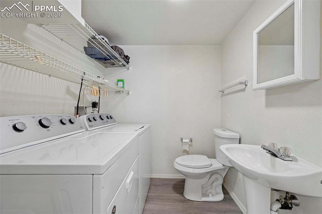 Image 22 of 33: Bathroom