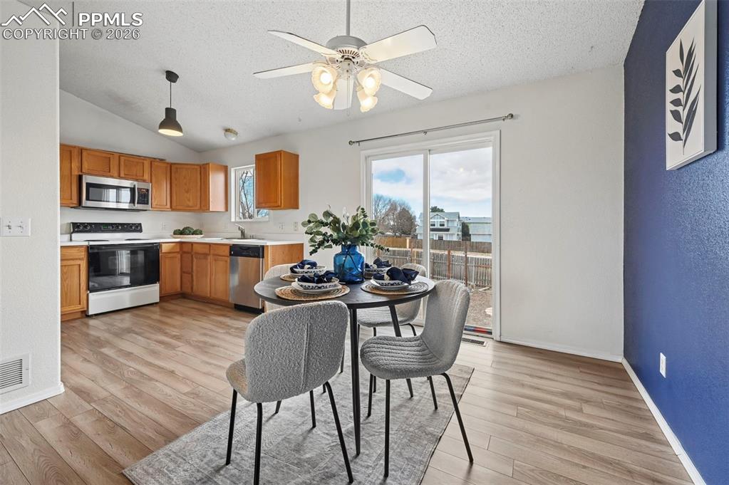 Image 6 of 33: Kitchen