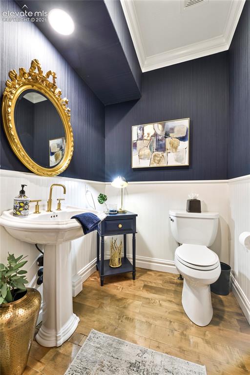 Image 13 of 42: Bathroom
