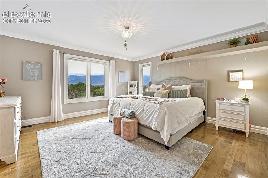 Image 19 of 42: Bedroom
