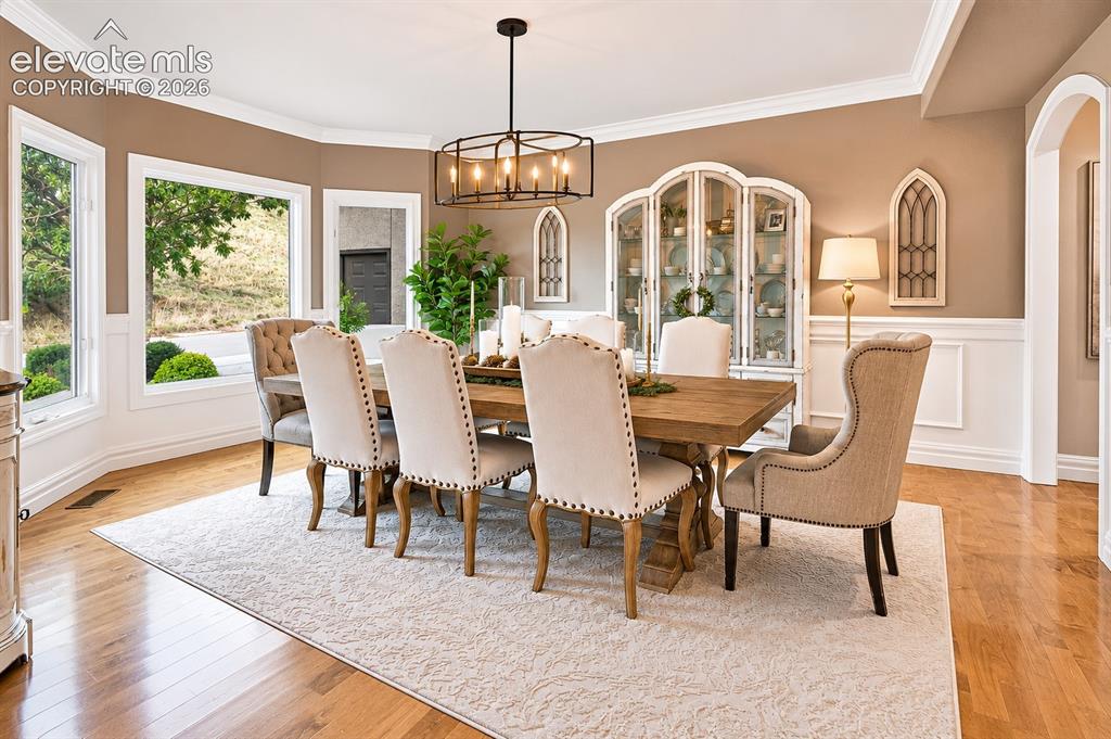Image 5 of 42: Dining Area