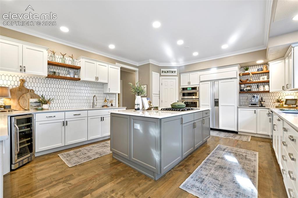 Image 8 of 42: Kitchen