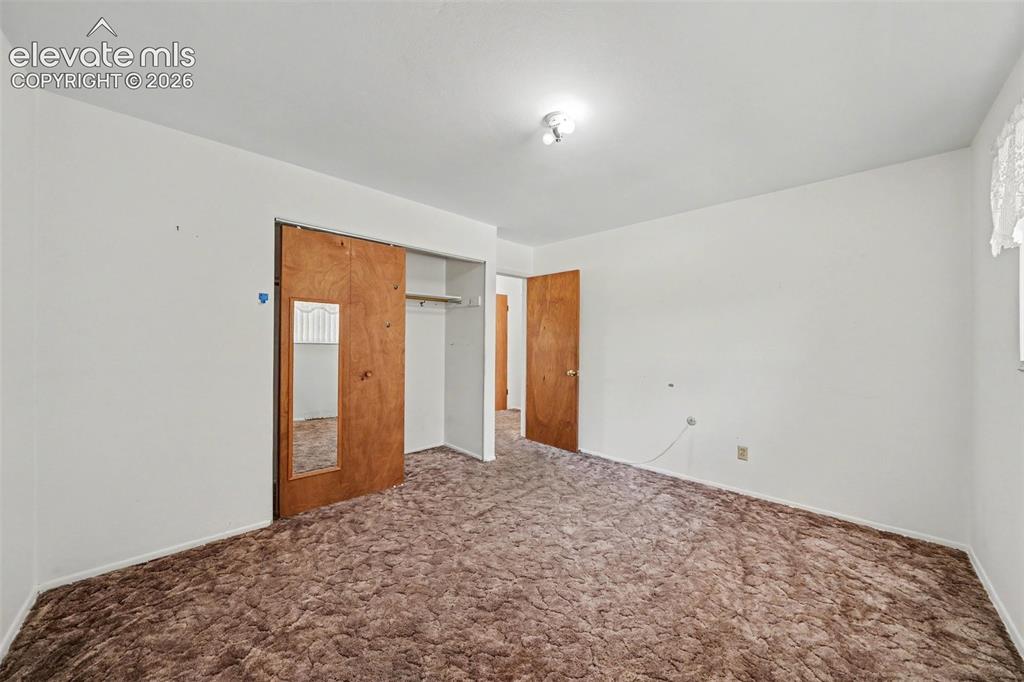 Image 14 of 23: Bedroom