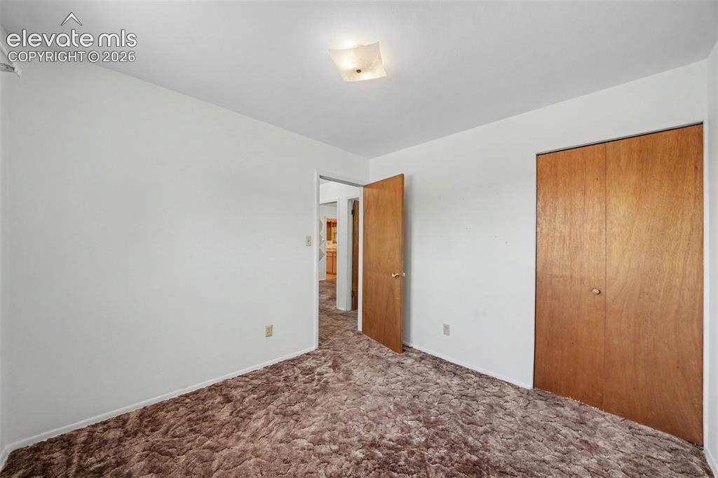 Image 16 of 23: Bedroom