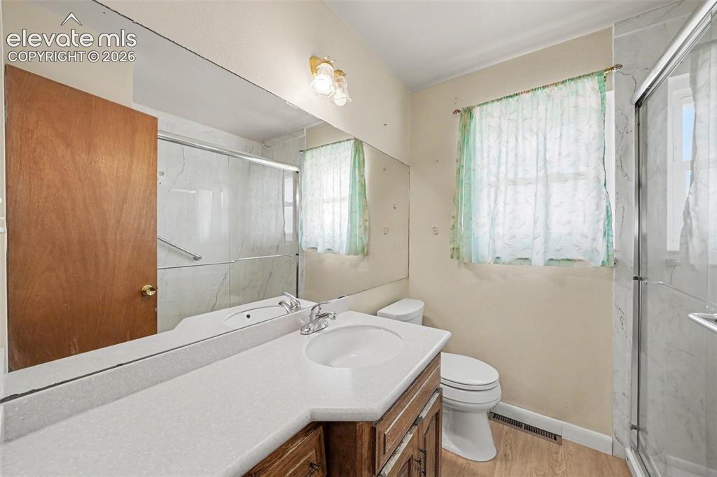 Image 17 of 23: Bathroom