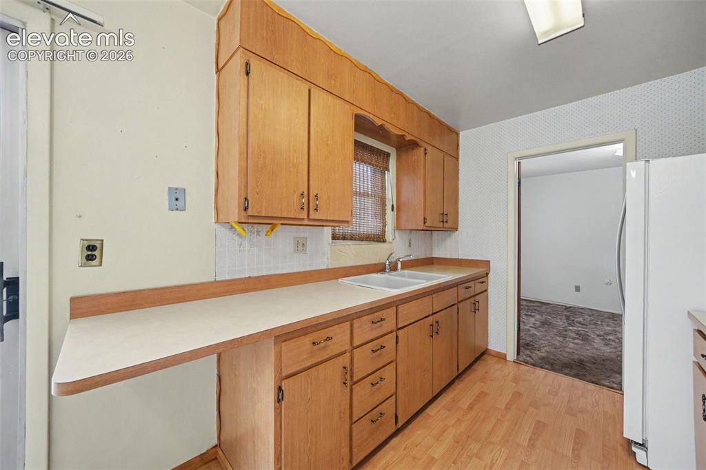 Image 9 of 23: Kitchen