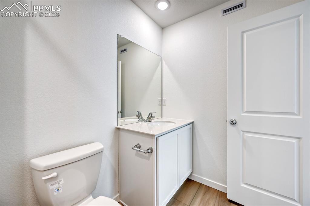 Image 10 of 14: Bathroom