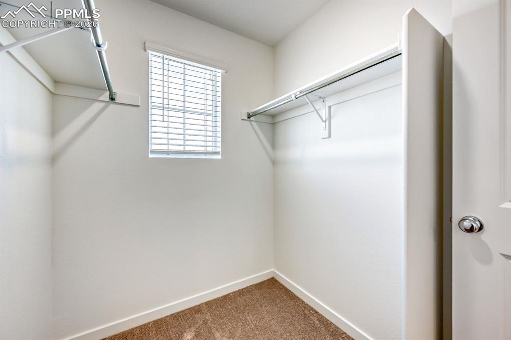 Image 7 of 14: Closet