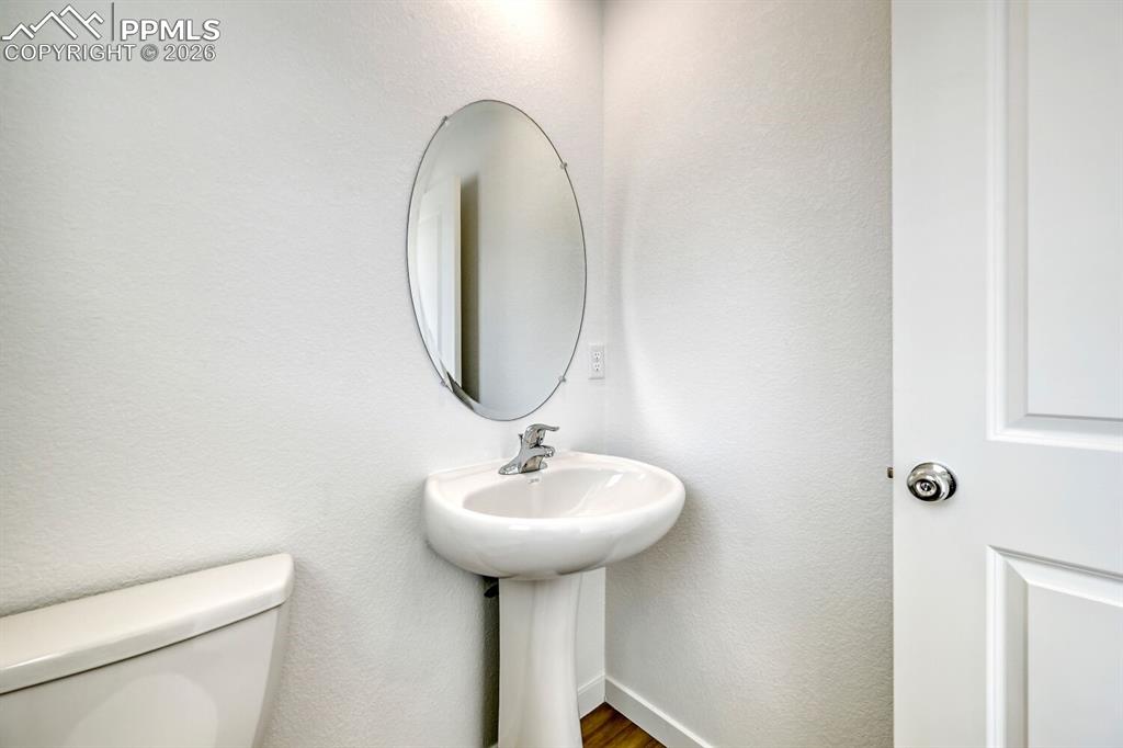 Image 9 of 14: Bathroom