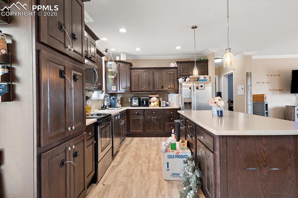 Image 11 of 26: Kitchen