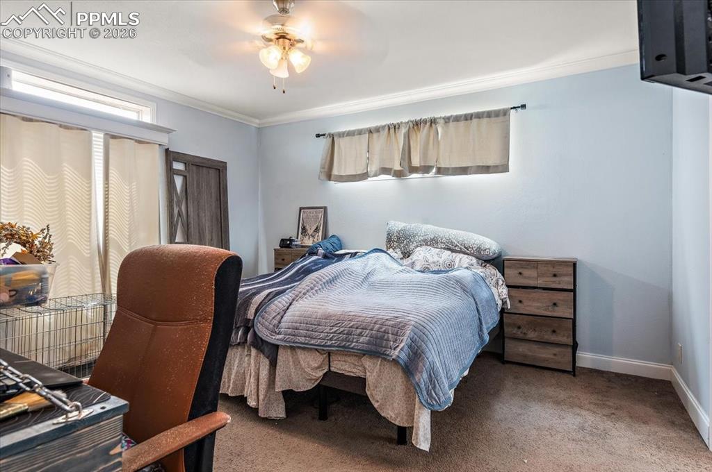 Image 16 of 26: Bedroom