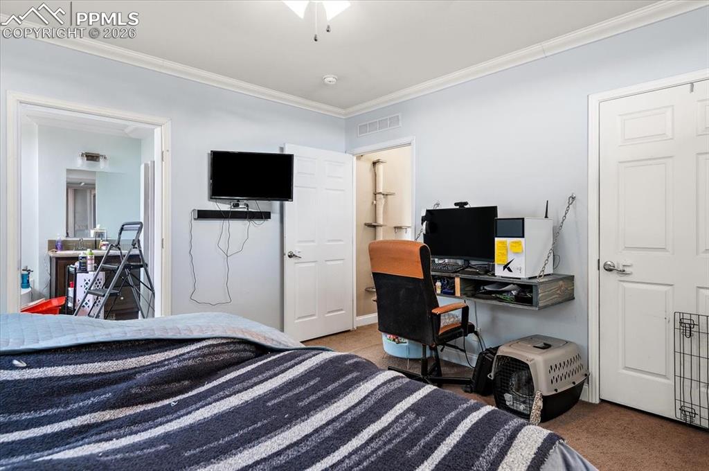 Image 17 of 26: Bedroom