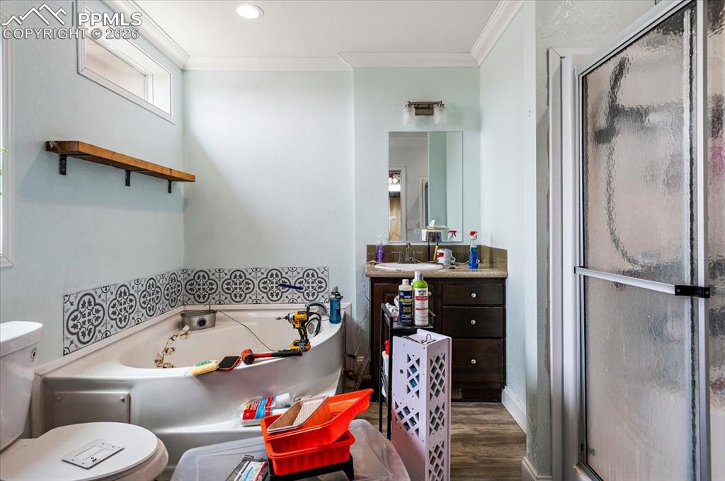 Image 18 of 26: Bathroom