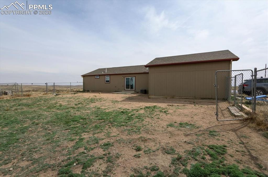 Image 20 of 26: Back of Structure