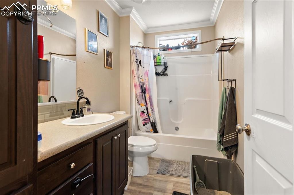 Image 5 of 26: Bathroom