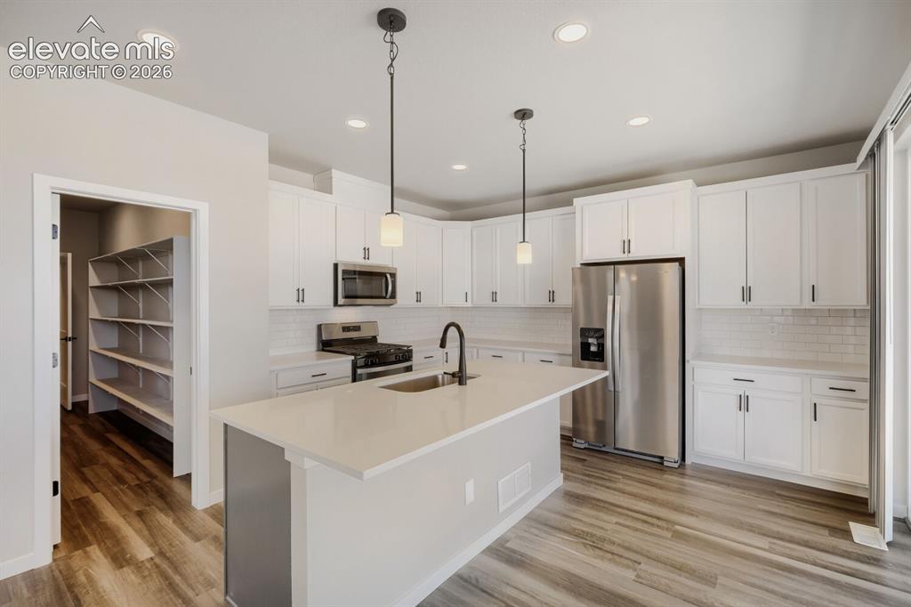 Image 9 of 31: Kitchen